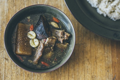 小・スペアリブと大根の薬膳カレースープ 横